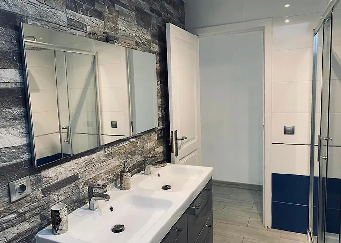 Luxury Two Bed Seaviews Διαμέρισμα *