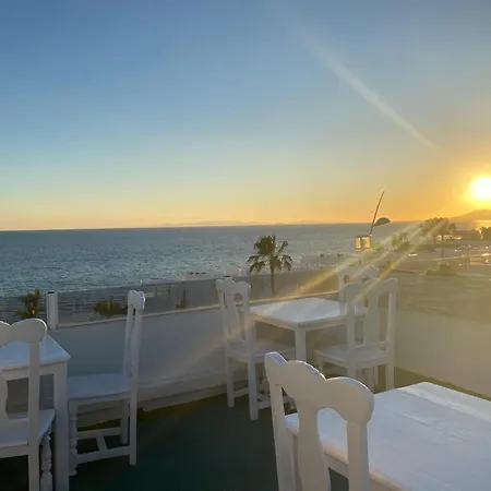 Luxury Two Bed Seaviews Apartmán *